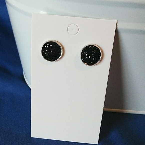 Handmade Sliver black stud earrings - Picture 1 of 3